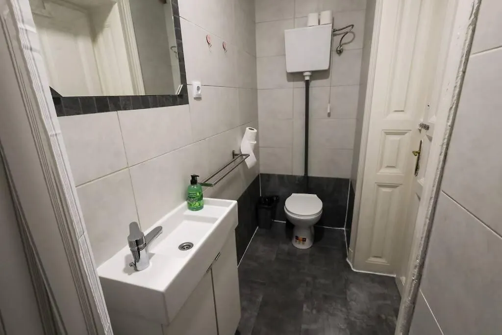 Pest-Port Apartment Room-5 Private Apartment Budapest