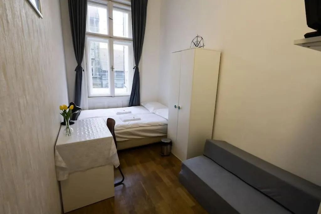 Pest-Port Apartment Room-5 Private Apartment Budapest